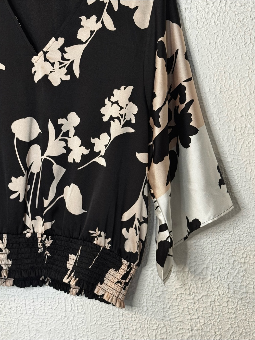 White House Black Market Black Floral V-Neck Blouson Top - Picture 2 of 9